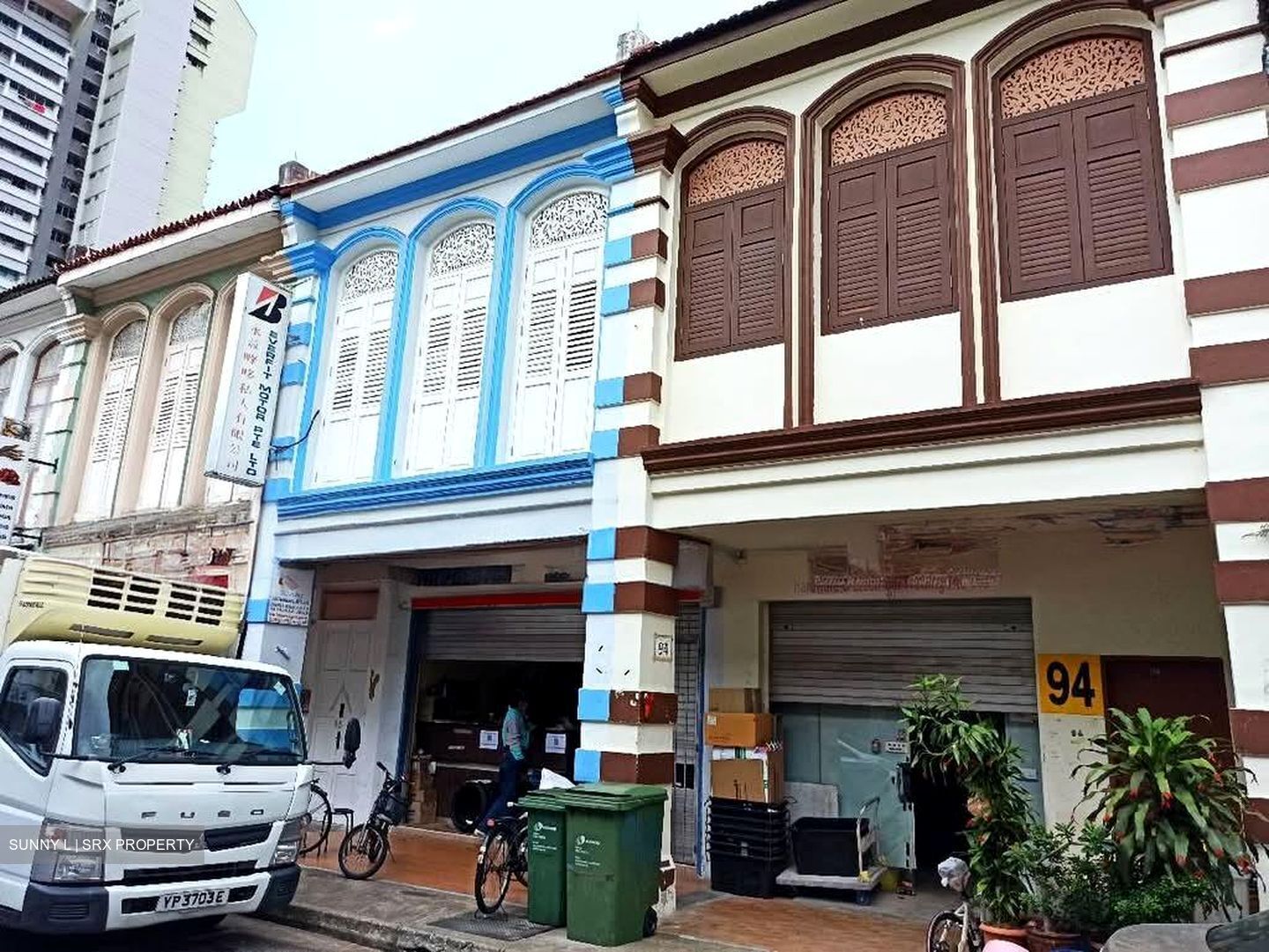 Desker Road Conservation Area (D8), Retail #559705701